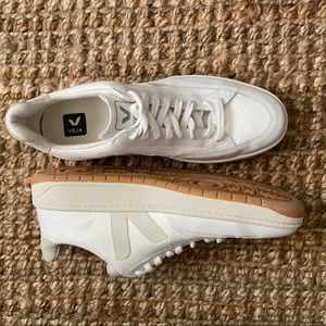 VEJA MENS SNEAKER